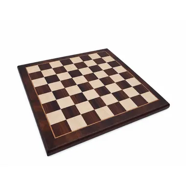 Échiquier en bois d'érable et de rose vu de face en diagonale