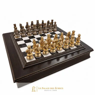 Ensemble Buste Médiéval III posé sur son coffret en bois richement mouluré