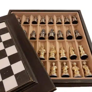 Alternative view of Ensemble Buste Médieval Haut de Gamme III Echiquier en Bois Plateau de Jeu en Albâtre et Jeu d'Echecs en Etain Plaqué Or et Argent