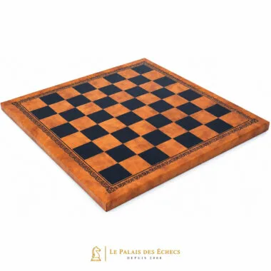 Échiquier en similicuir brun, vue d'ensemble avec bordure gravée