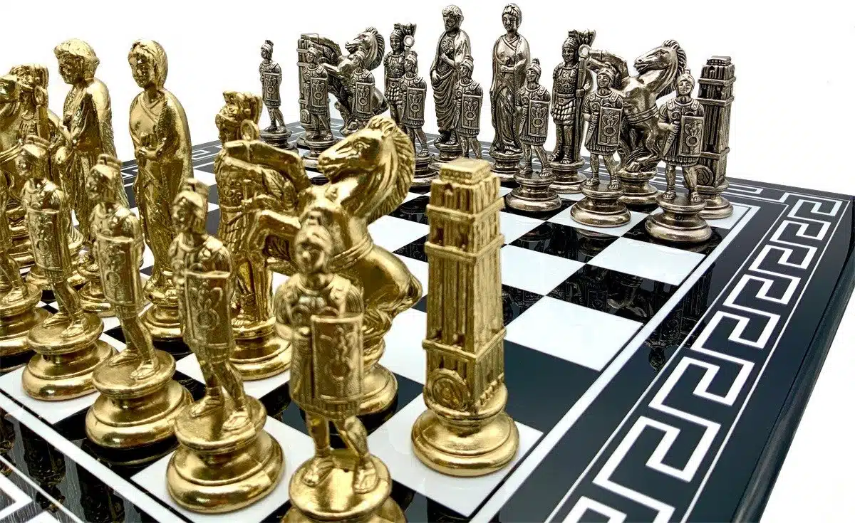 Ensemble César IV Grand Echiquier en Bois Noir et Blanc et Pièces d'Echecs en Métal – Image 3