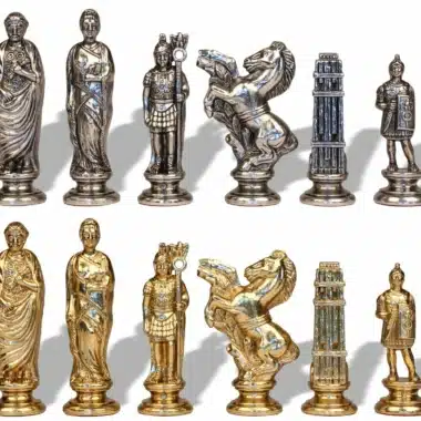 Jeu d'échecs Jules César, deux rangées complètes de pièces dorées et argentées