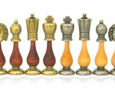 Alternative view of Ensemble Arabic Style III Echiquier en Bois de Rose Doré et d'Erable & Jeu d'Echecs en Métal et Bois Massif