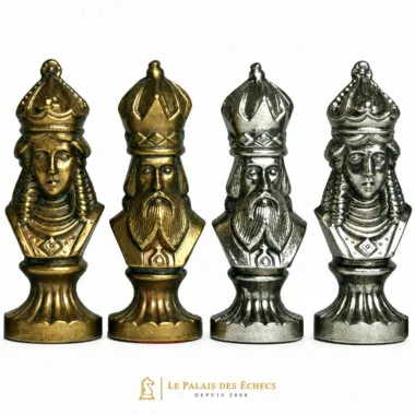 Bustes de rois et dames en métal doré et argenté, détail des pièces d'échecs
