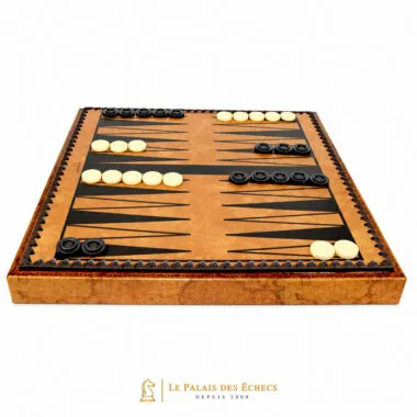 Plateau de backgammon Ancien Monde en position de jeu, vue d'angle
