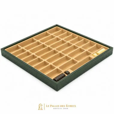 Compartiment de rangement intérieur ouvert, vue des casiers vides