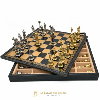 Échiquier Napoleon ouvert montrant le coffret de rangement intérieur pour les pièces