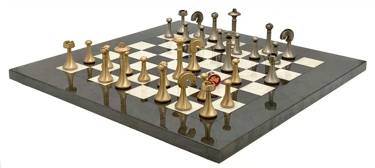 Ensemble Contemporain Gris Echiquier en Bois d'Erable & Jeu d'Echecs en Laiton Massif – Image 2