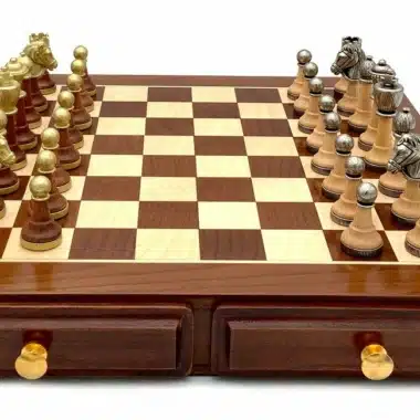 Alternative view of Ensemble Classic III Echiquier en Bois de Rose Doré et dErable & Jeu d'Echecs en Bois et Métal Massif