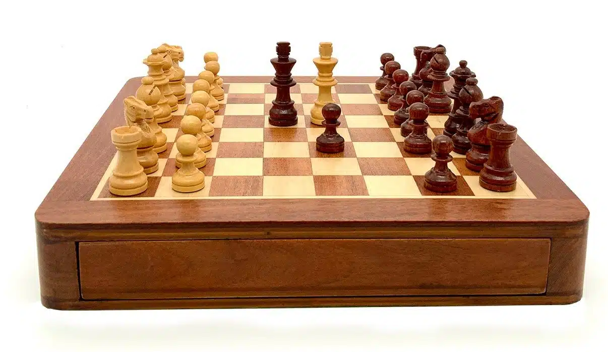 Ensemble Magnétique de Jeu d'Echecs et de Dame en Bois – Image 4