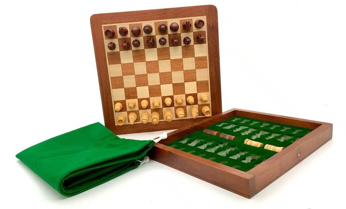 Ensemble Magnétique de Jeu d'Echecs et de Dame en Bois