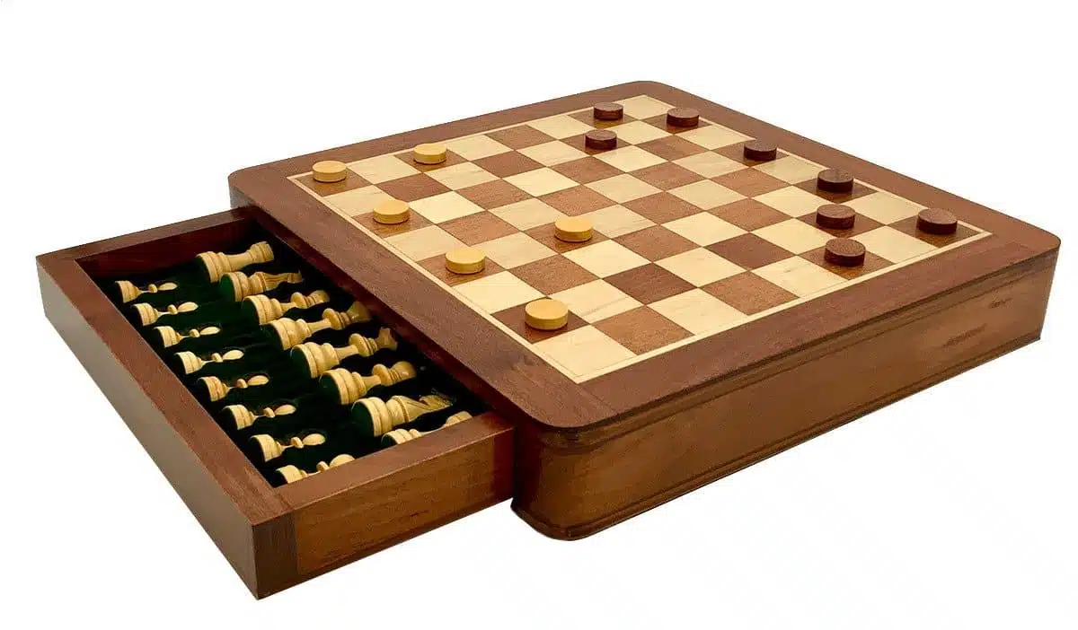 Ensemble Magnétique de Jeu d'Echecs et de Dame en Bois – Image 9