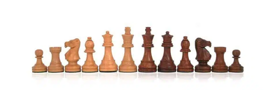 Ensemble Classic Echiquier Alphanumérique en Bois de Rose Doré & Jeu d'Echecs en Bois de Rose Doré – Image 3