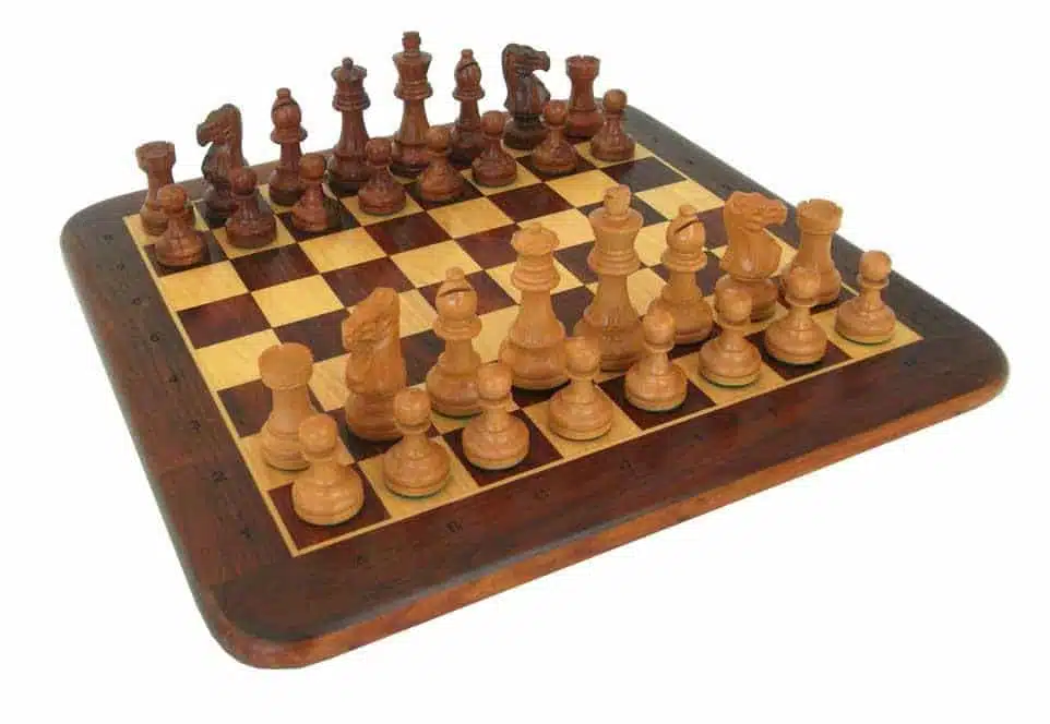 Ensemble Classic Echiquier Alphanumérique en Bois de Rose Doré & Jeu d'Echecs en Bois de Rose Doré