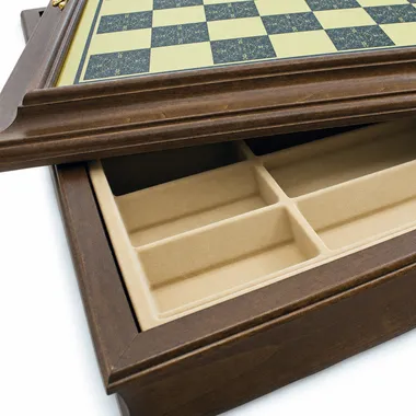 Échiquier en bois, détail du compartiment de rangement intérieur ouvert