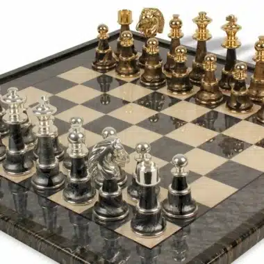 Alternative view of Ensemble Staunton Fantasy XL Echiquier en Bois d'Erable Vert & Jeu d'Echecs en Laiton et Bois Plaqué Or et Argent