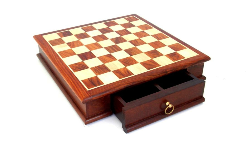 Ensemble "Camelot Roi Arthur" Echiquier en Bois de Rose & Jeu d'Echecs en Métal Massif