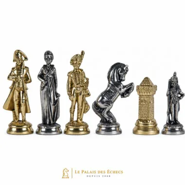Pièces d'échecs Grand Napoléon, détail des figurines dorées et argentées