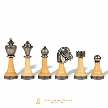 Jeu d'échecs Classic II, pièces en bois et métal argenté vues de face