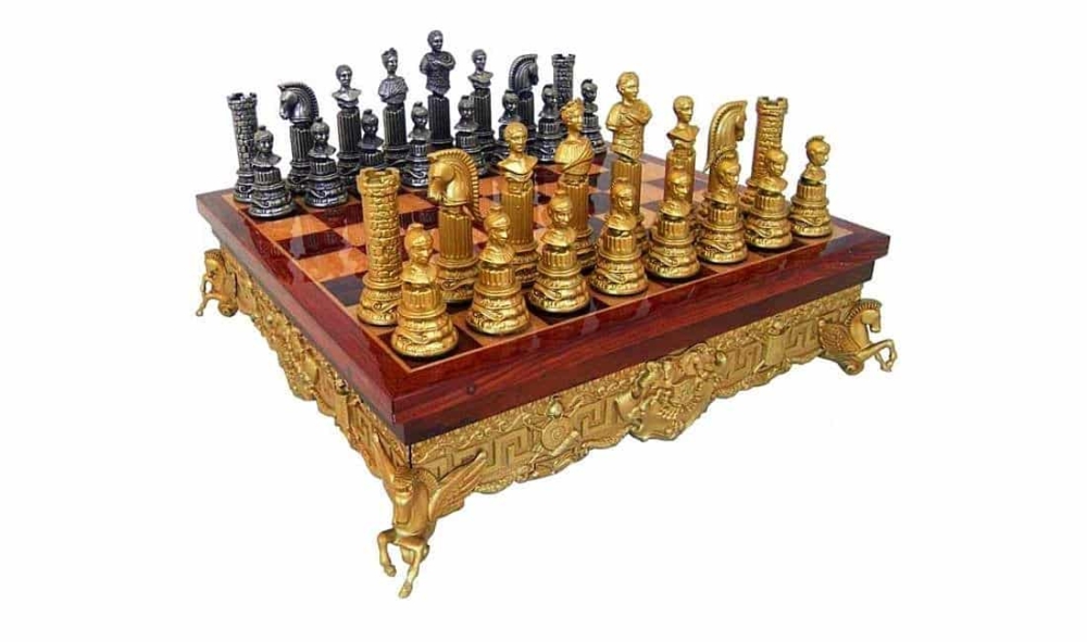 Ensemble "Empire Romain" Echiquier en Métal et Bois & Jeu d'Echecs en Métal Massif