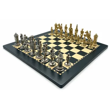 Ensemble Camelot Roi Arthur XI, vue d'ensemble sur échiquier en bois