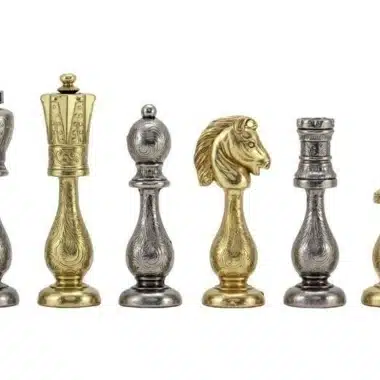 Alternative view of Ensemble Arabic Style Echiquier en Bois d'Erable et Jeu d'Echecs en Métal Plaqué Or et Argent