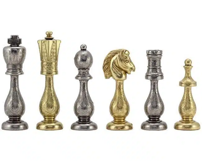 Pieces d'Echecs en Metal Plaque Or et Argent et Echiquier En Bois d'Orme et de Bruyere Laqué – Image 5