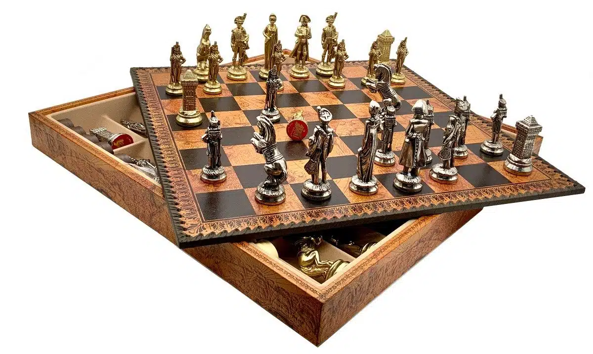 Ensemble Grand Napoléon II Echiquier avec Rangement et Jeu d'Echecs en Métal – Image 2