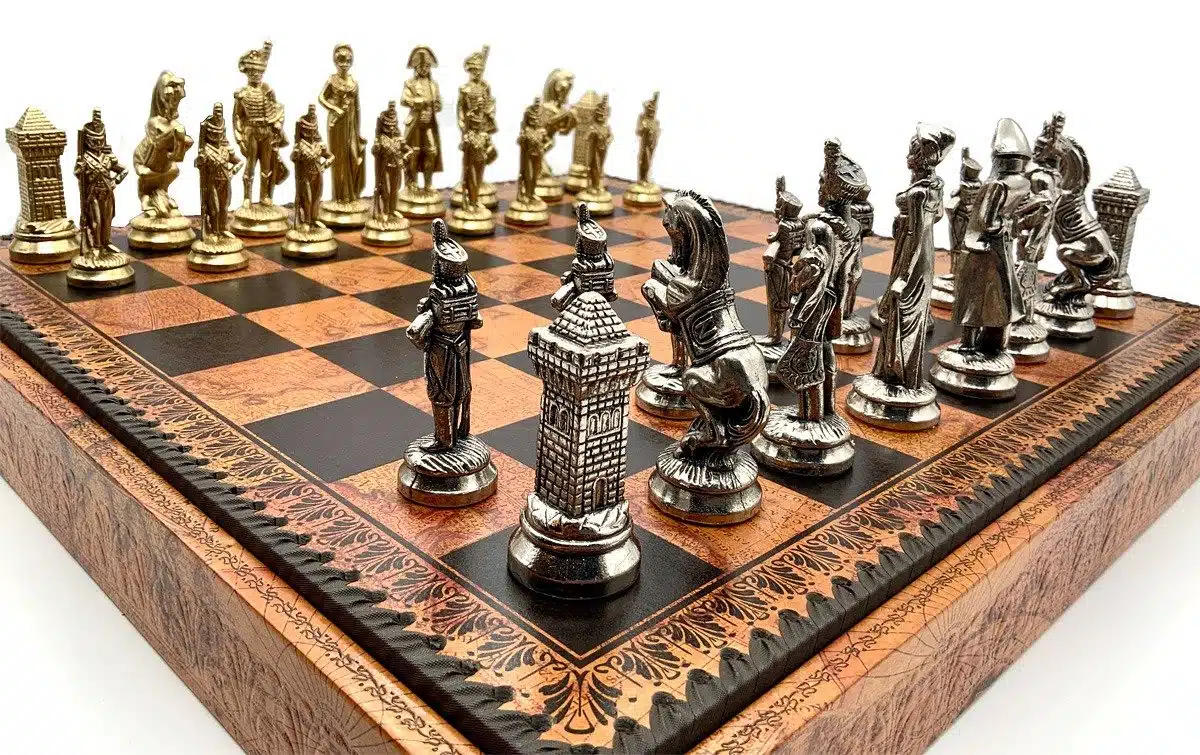 Ensemble Grand Napoléon II Echiquier avec Rangement et Jeu d'Echecs en Métal – Image 4
