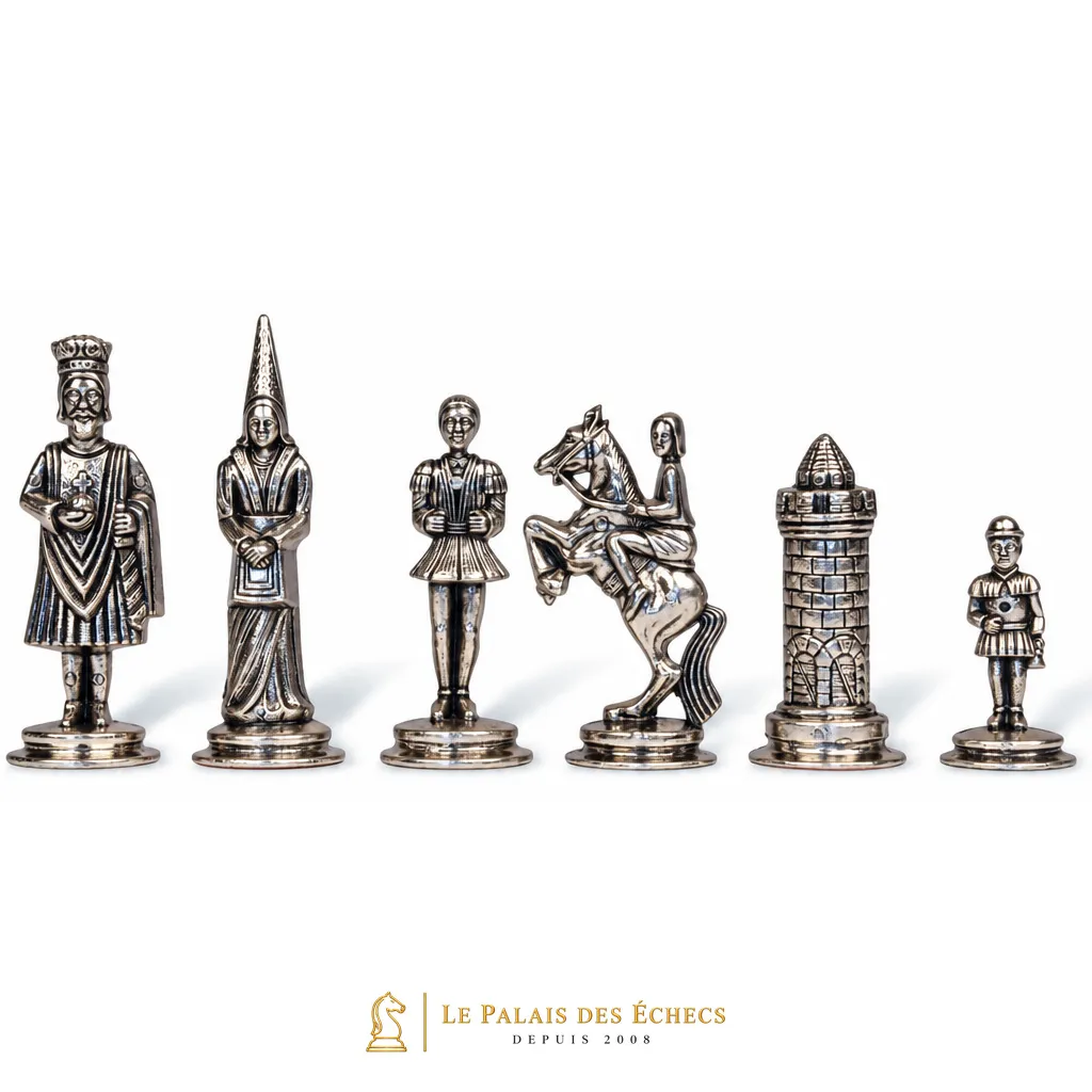 Pion et cavalier argentés du jeu Camelot Roi Arthur VI présentés isolément