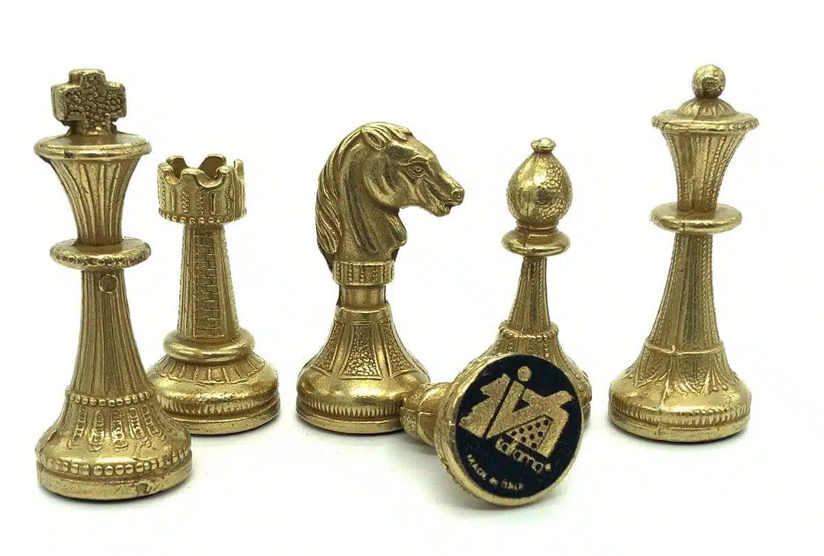 Ensemble Mignon Flower IX Echiquier Noir avec Rangement et Jeu d'Echecs en Métal – Image 7