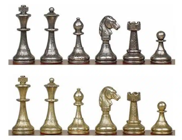 Ensemble Mignon Flower Echiquier en Similicuir & Jeu d'Echecs en Métal – Image 15