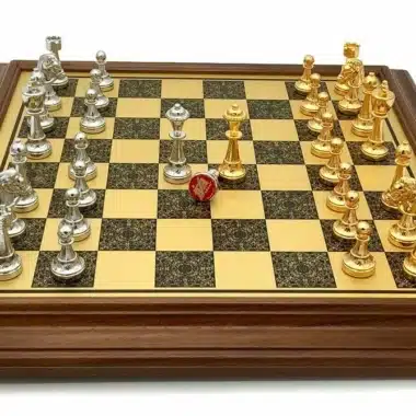 Alternative view of Ensemble Classic Flower 2 Echiquier sur Pied en Bois et Jeu d'Echecs en Métal