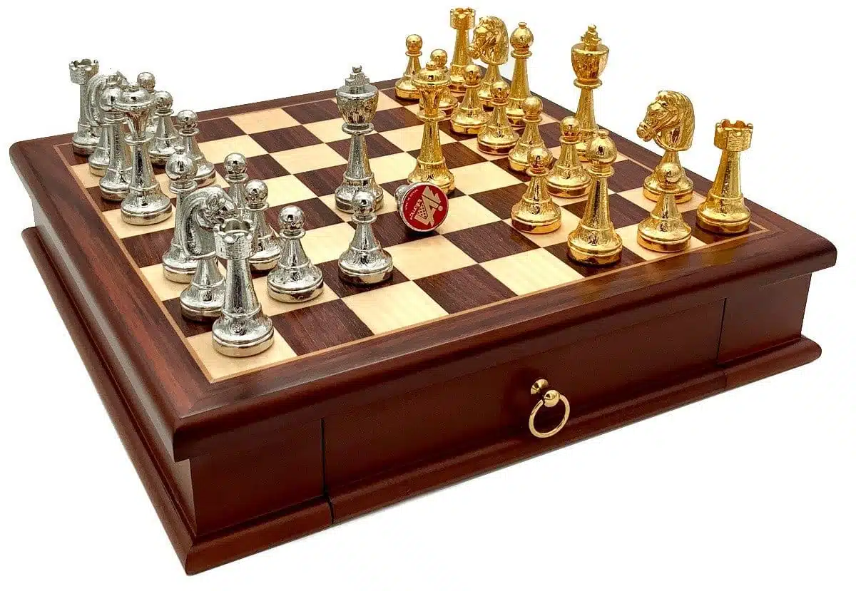 Ensemble Classic Flower 3 Echiquier avec Tiroir de Rangement en Bois et Jeu d'Echecs en Métal Plaqué Or et Argent