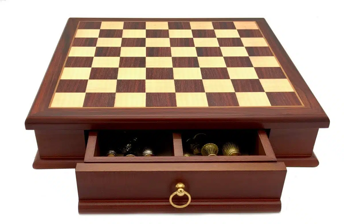 Ensemble Classic Flower 3 Echiquier avec Tiroir de Rangement en Bois et Jeu d'Echecs en Métal Plaqué Or et Argent – Image 7