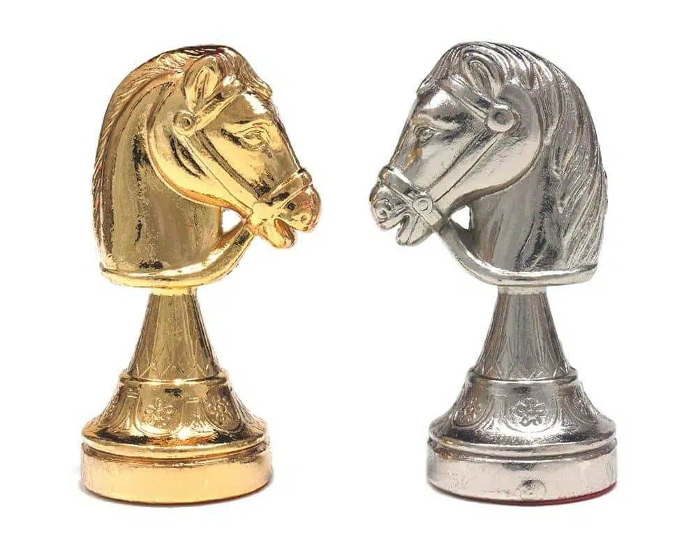 Ensemble Classic Flower 4 Echiquier en Bois d'Erable et de Bruyère et Jeu d'Echecs en Métal Plaqué Or et Argent – Image 7