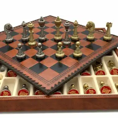 Alternative view of Ensemble Staunton Mix Echiquier en Similicuir avec Compartiment de Rangement Intégré & Jeu d'Echecs en Métal Massif