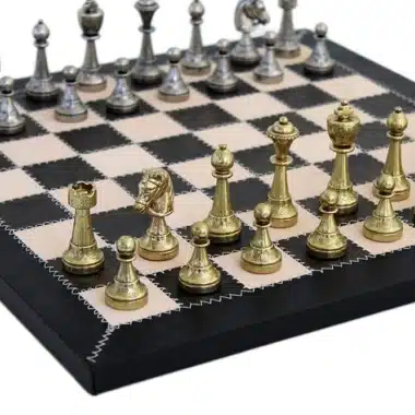 Ensemble Staunton Mix VIII Echiquier en Cuir et Jeu d'Echecs en Métal – Image 3