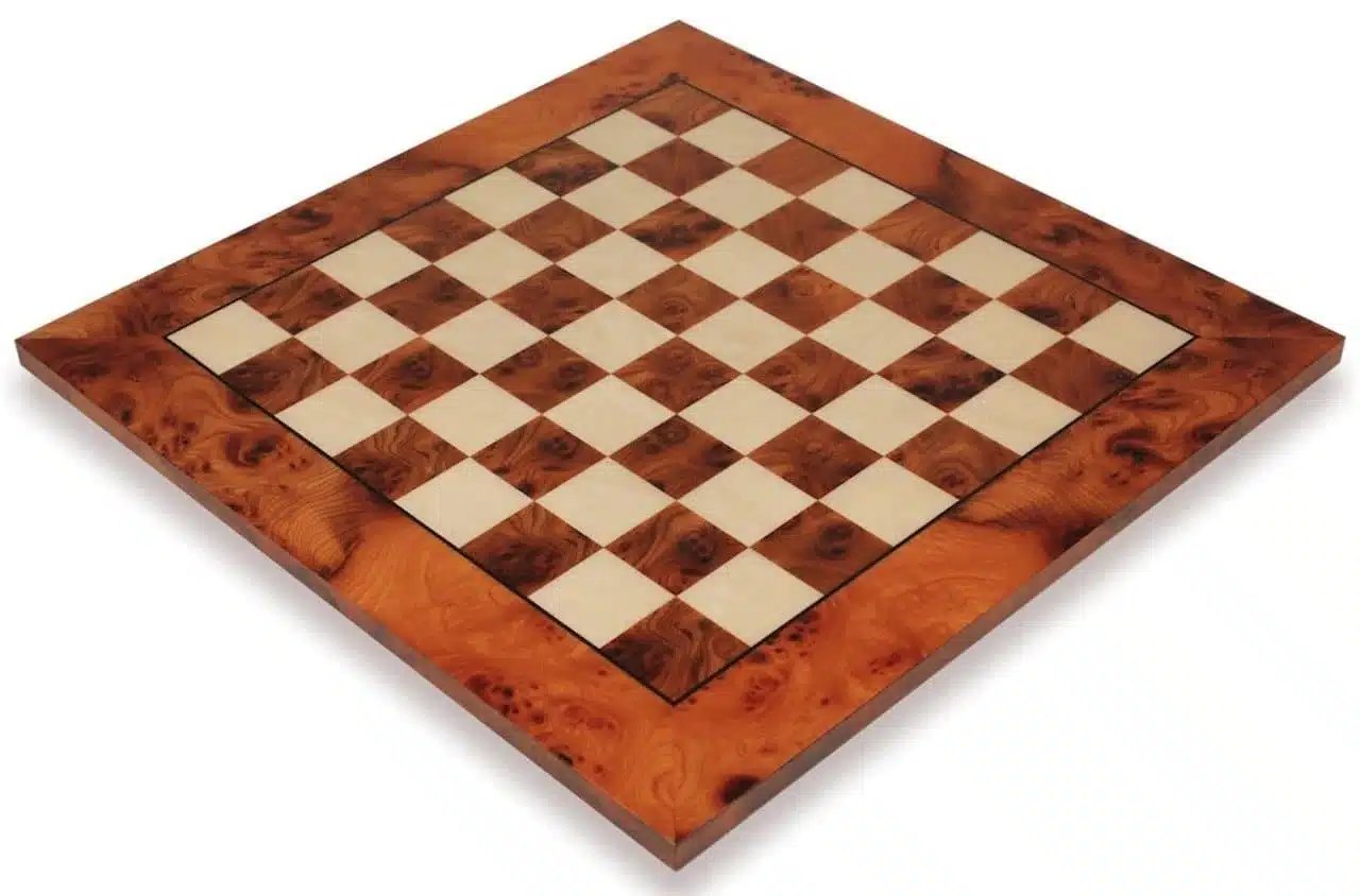 Ensemble Classic XVII Echiquier en Bois d'Orme et de Bruyère et Pièces d'Echecs en Bois de Rose Doreé – Image 7