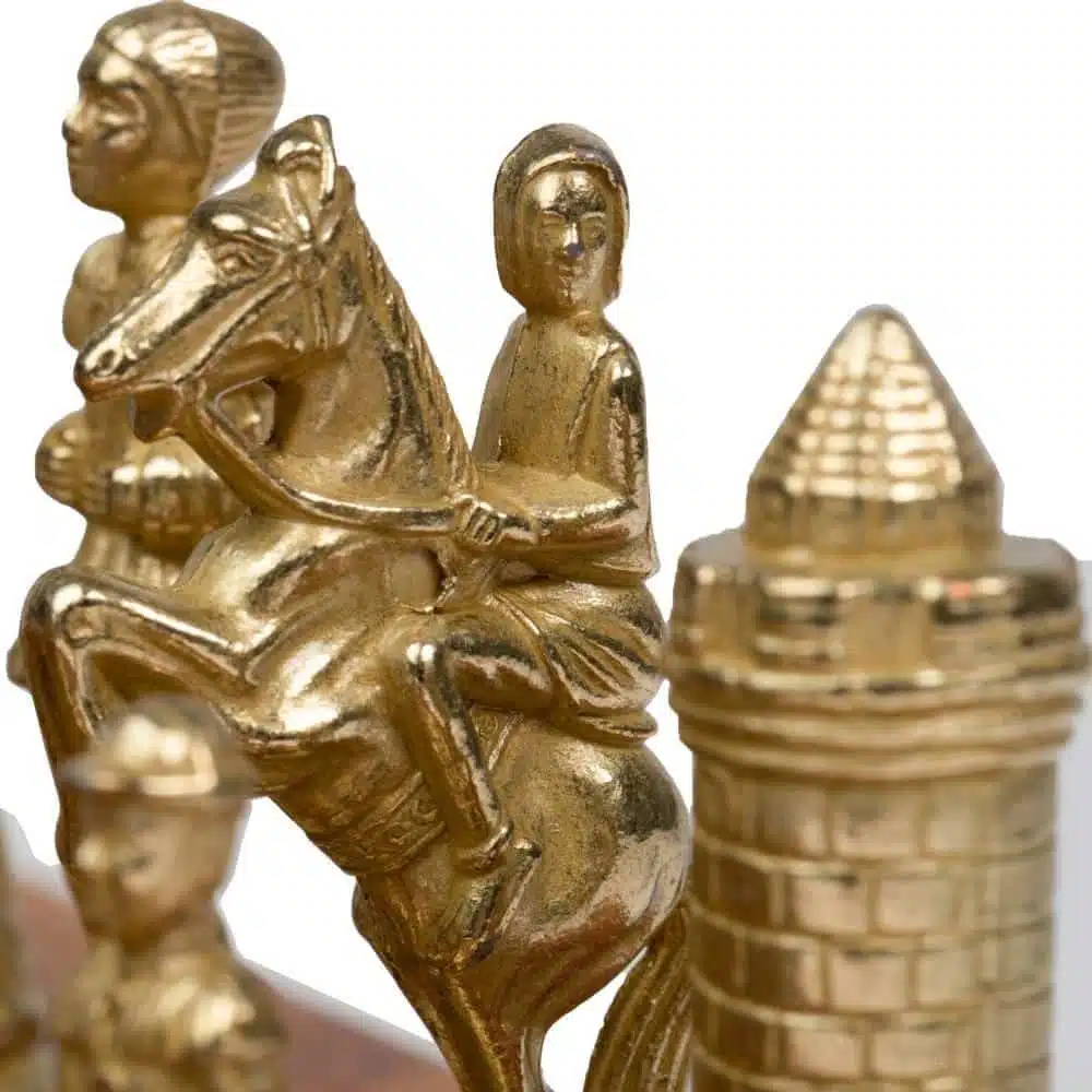 Ensemble Camelot Roi Arthur XII Echiquier avec Rangement et Jeu d'Echecs en Métal – Image 4