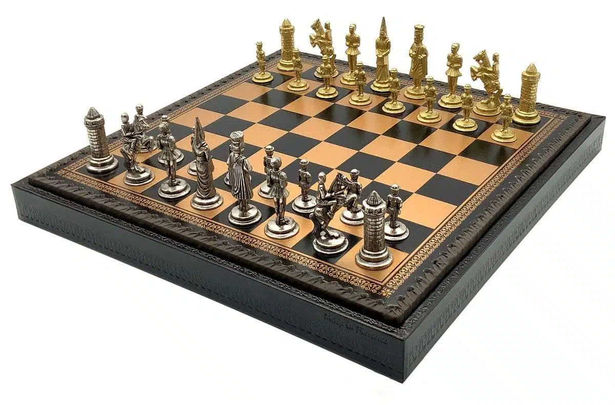 Ensemble Camelot Roi Arthur XIV Echiquier avec Rangement et Jeu d'Echecs en Métal