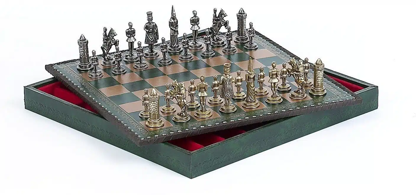 Ensemble Camelot Roi Arthur XIII Echiquier avec Rangement et Jeu d'Echecs en Métal – Image 2