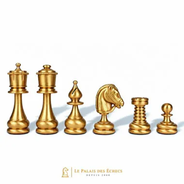 Pièces d'échecs en laiton doré, détail de la tour, du fou, du cavalier et du pion