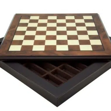 Alternative view of Ensemble Romains vs Barbares III  Echiquier en Bois de Noyer et d'Erable & Jeu d'Echecs  en Métal Massif