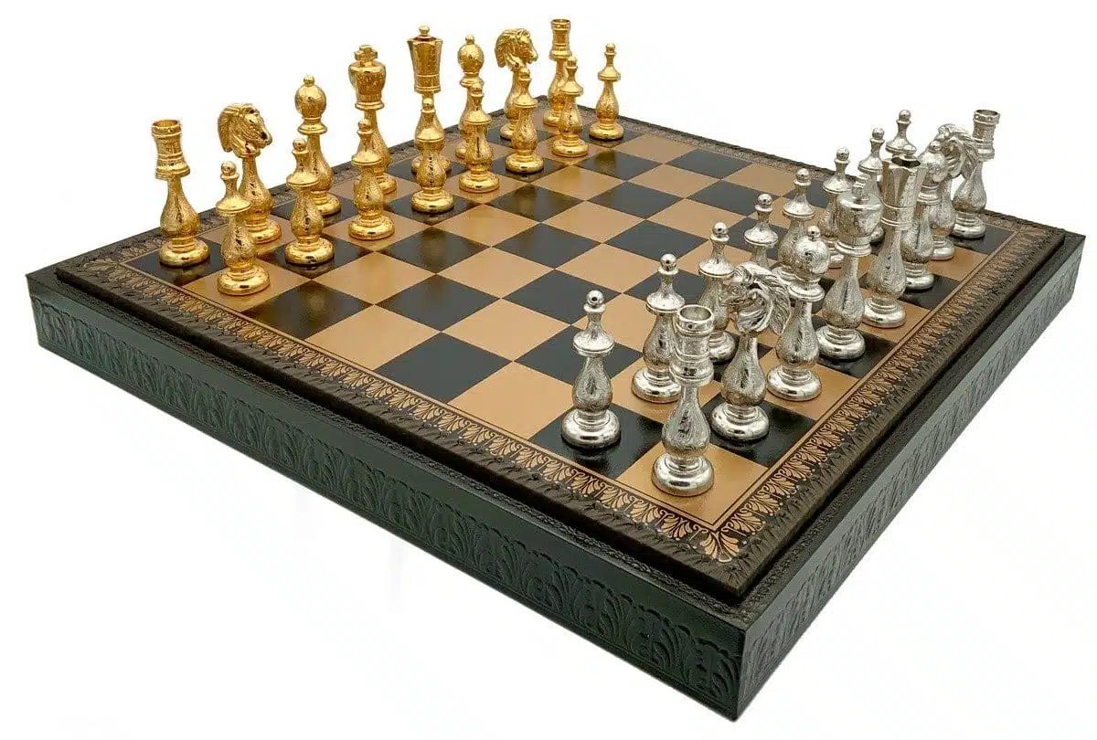 Ensemble Arabic Style V Echiquier Noir en Similicuir avec Rangement et Jeu d'Echecs en Métal Plaqué Or et Argent