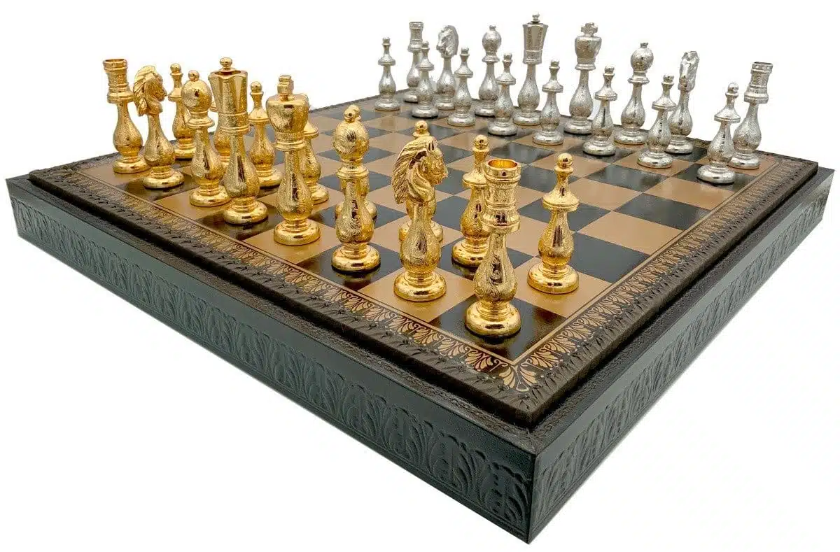 Ensemble Arabic Style V Echiquier Noir en Similicuir avec Rangement et Jeu d'Echecs en Métal Plaqué Or et Argent – Image 4