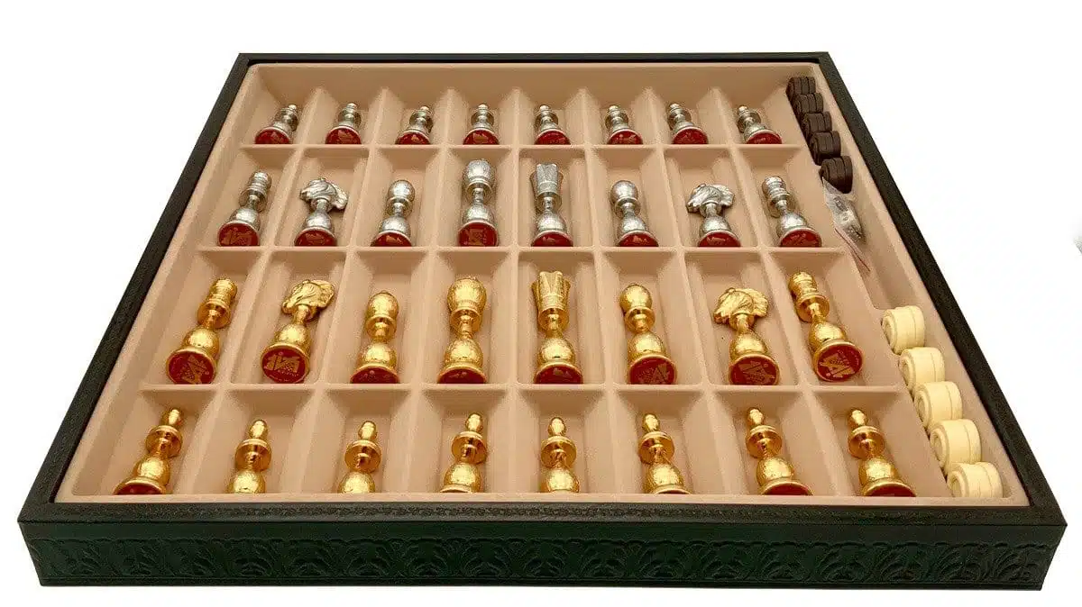 Ensemble Arabic Style V Echiquier Noir en Similicuir avec Rangement et Jeu d'Echecs en Métal Plaqué Or et Argent – Image 2