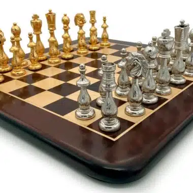 Ensemble Arabic Style VI Echiquier en Bois de Rose et d'Erable et Jeu d'Echecs en Métal Plaqué Or et Argent – Image 3