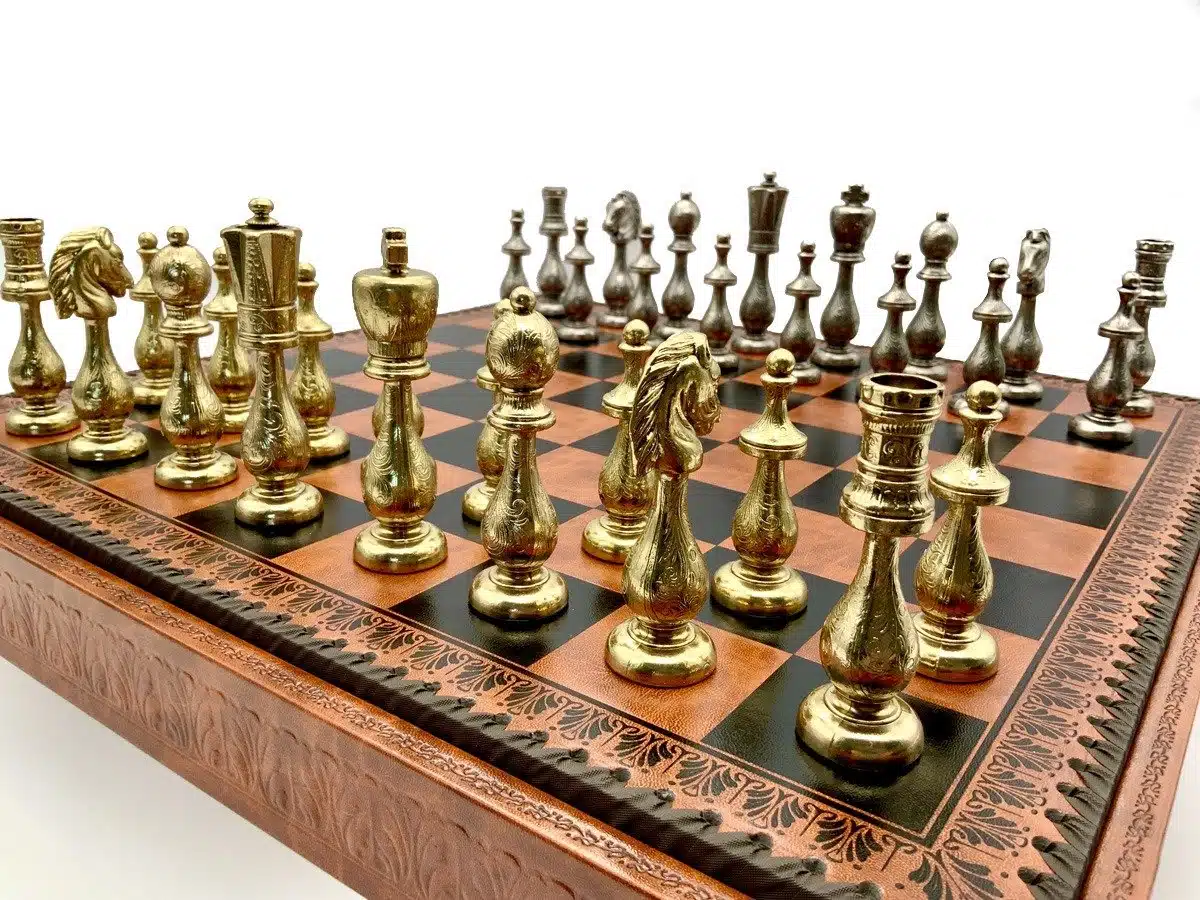 Ensemble Oriental Echiquier en Similcuir avec Rangement et Pièces d'Echecs en Métal Filigrane – Image 8