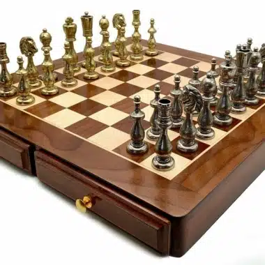 Alternative view of Ensemble Oriental III Echiquier en Bois d'Erable et de Rose Doré & Jeu d'Echecs en Métal